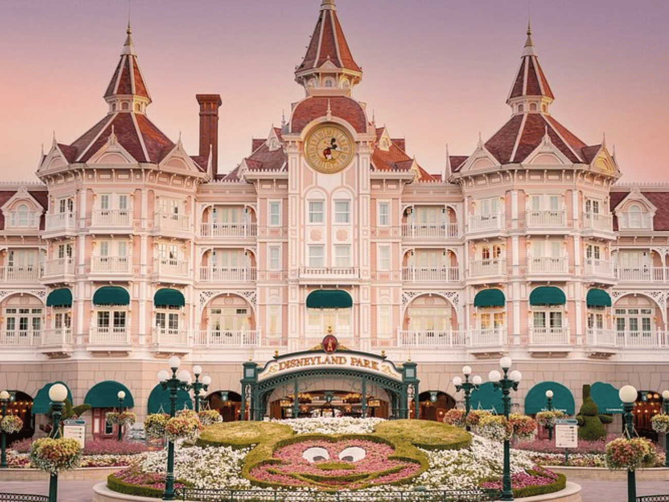 Disneyland Hotel 